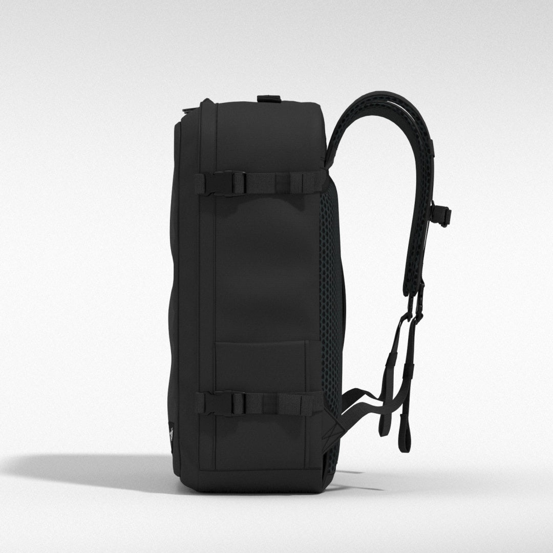 Cabin Zero ADV 42L バックパック ABSOLUTE BLACK ADV Backpack & Rucksack - 42L Absolute Black | CABINZERO