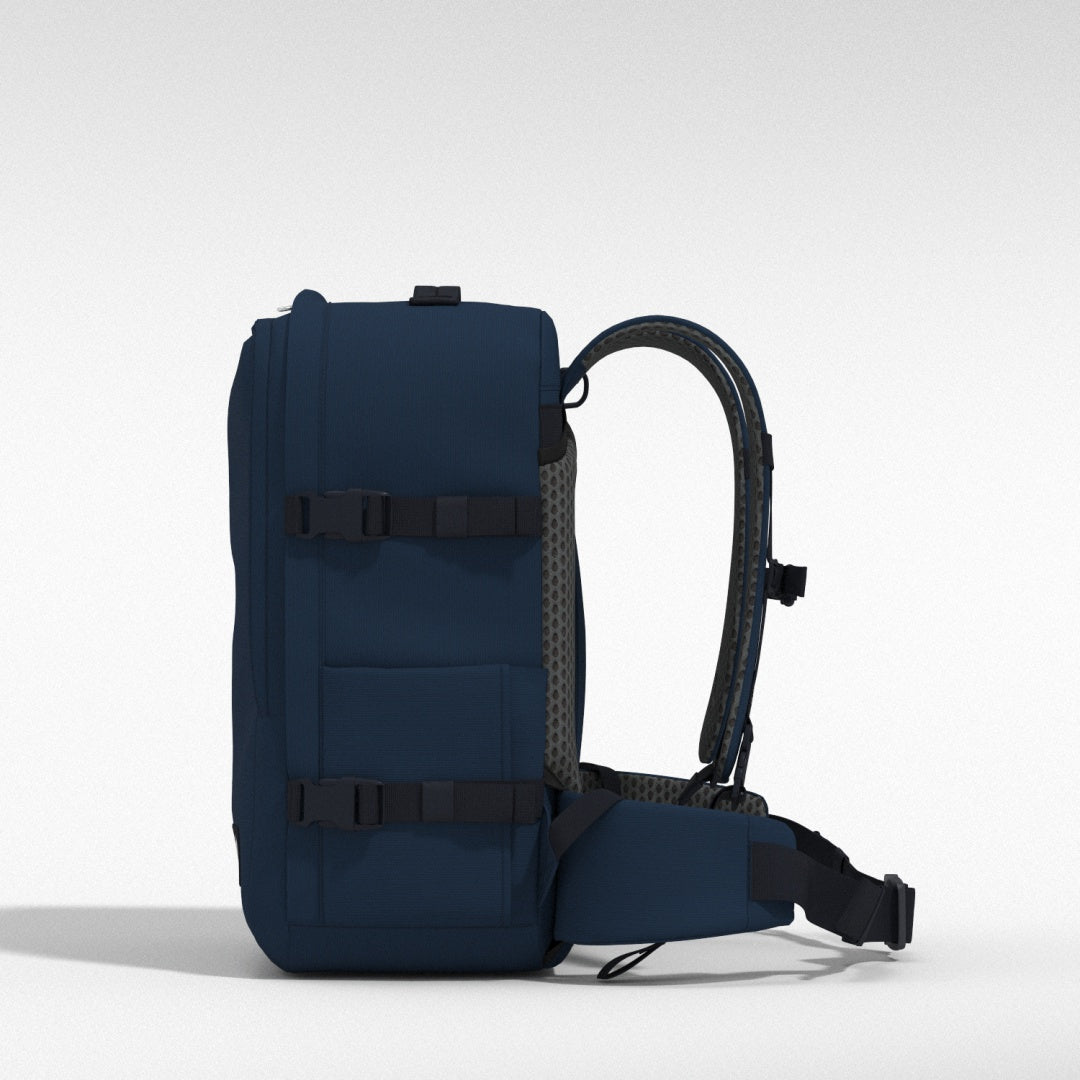 Classic Pro Backpack - 32L Navy | CABINZERO