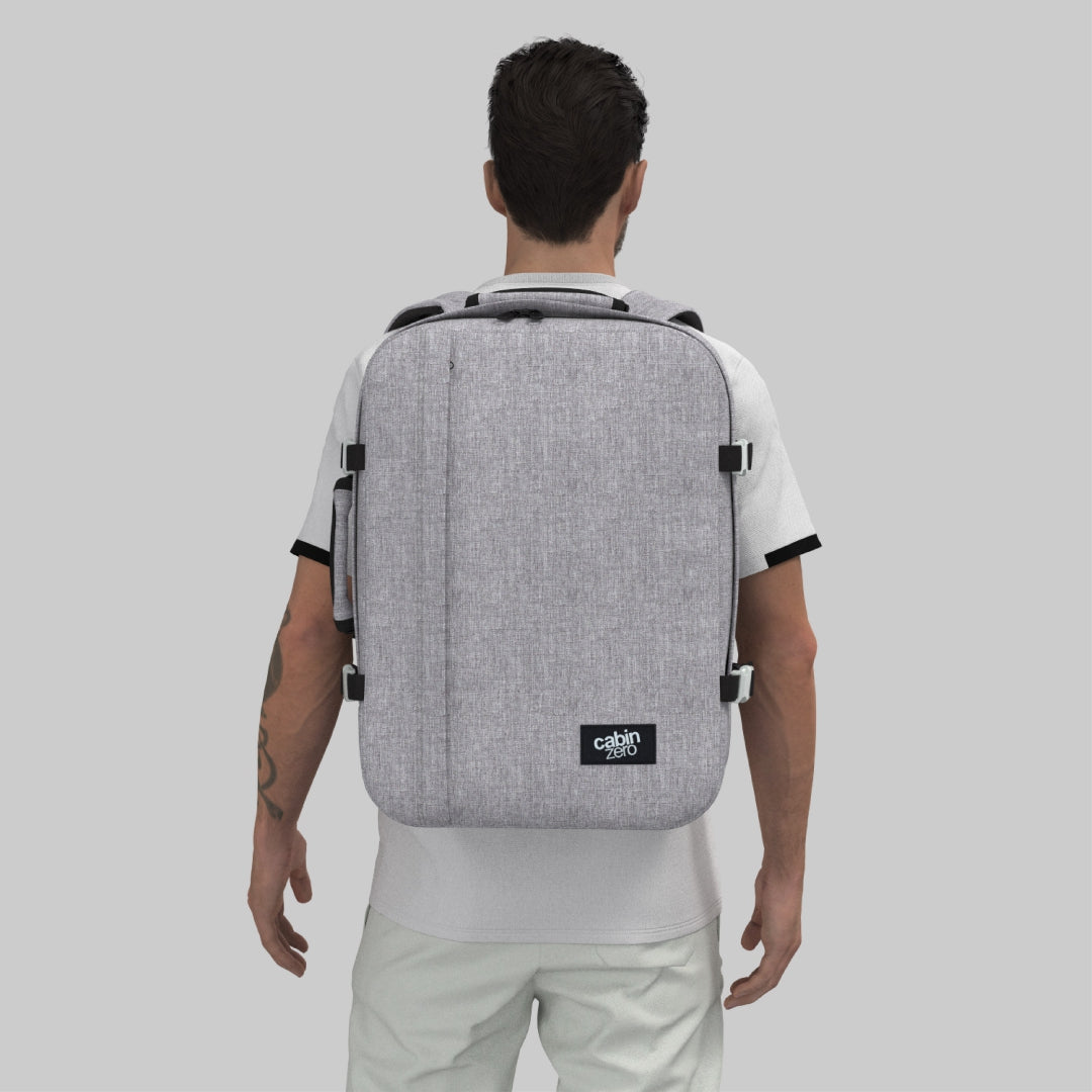 The Cabin Zero Classic 44L its a backpack that fits the nr200. (I could  even fit keyboard, mouse and clothes) : r/sffpc