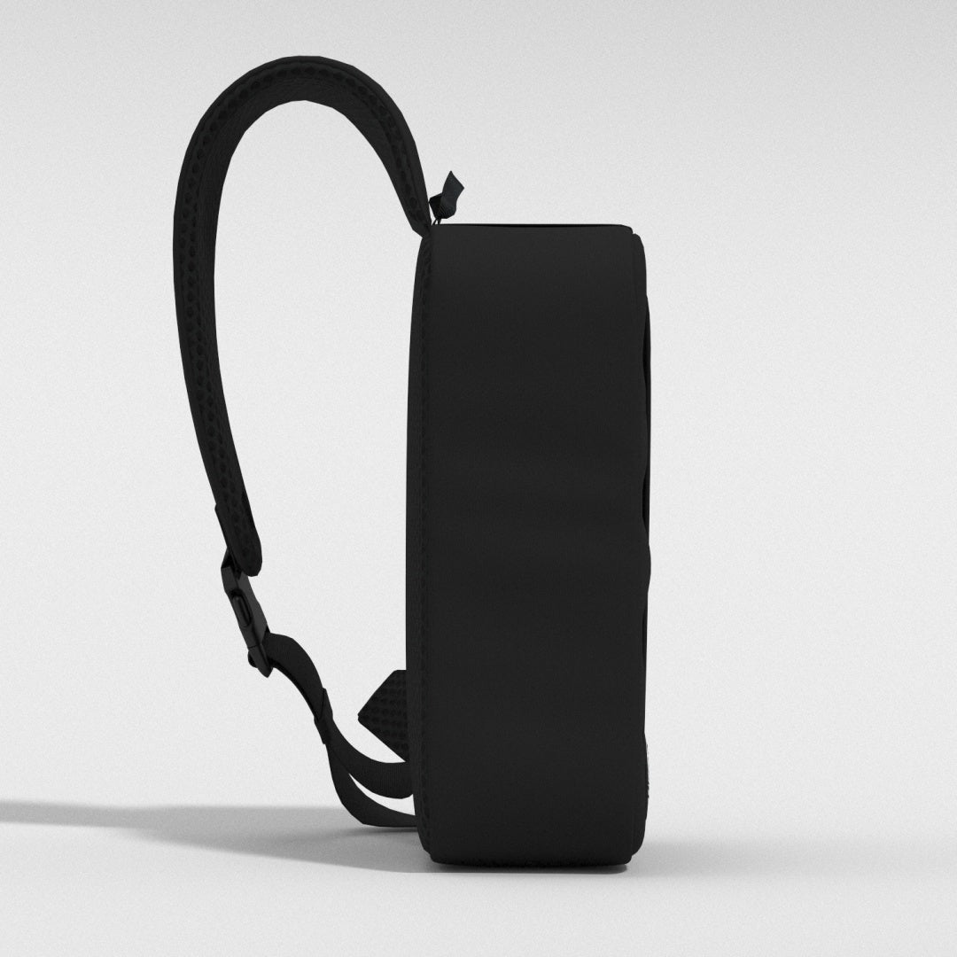 Classic Cross Body Bag 11L Absolute Black