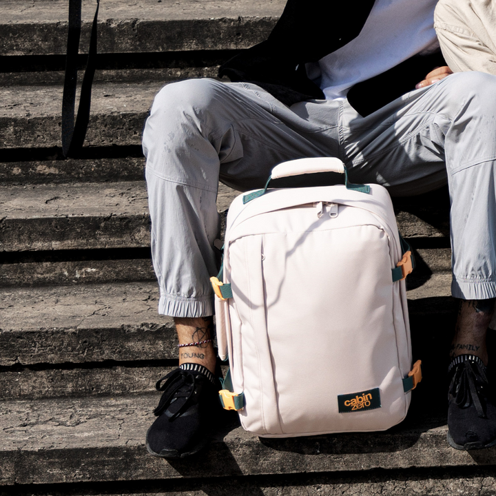 バッグ Cabin Backpack 36L Cebu Sands Classic Backpack & Rucksack - 28L Cebu Sands | CABINZERO