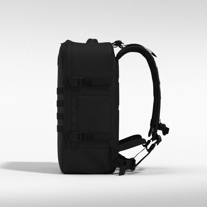 バッグ CABIN ZERO MILITARY STYLE 44L Military - 44L Absolute Black | CABINZERO